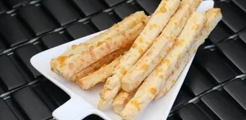 Celozrnné slané tyčinky s parmazánem a lněnými semínky